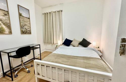 Bruce Grove House | Spacious 5 Bed House By Tottenham Stadium