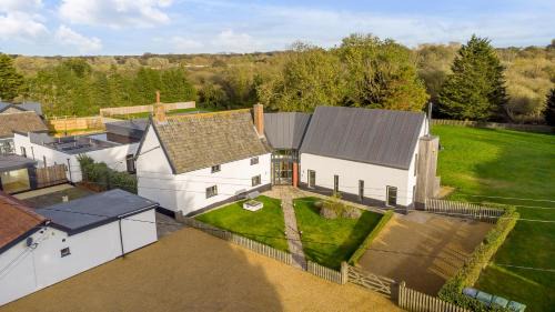 Hethel House | Spacious 5-Bedroom Farmhouse l Near Thetford Forest