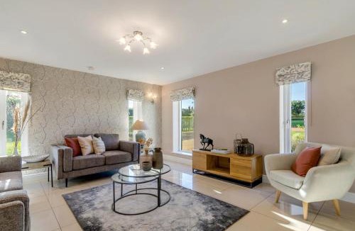 Hethel House | Spacious 5-Bedroom Farmhouse l Near Thetford Forest