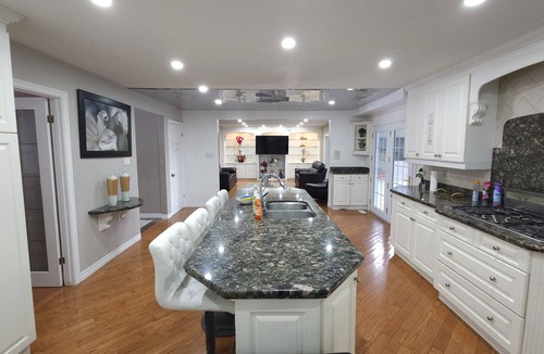 Hamilton House | Spacious 6BR Hamilton Retreat w/Pool Table