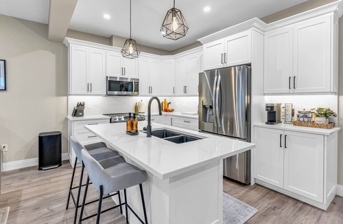 Township of Woolwich House | Spacious And Modern 3 Bedroom Stay Near Waterloo - EV Charger, Amenities Nearby!