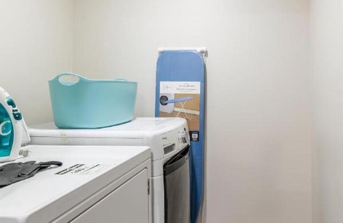 Central Erin Mills Apartment | Spacious basement