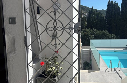 L'Estartit Villa | SPACIOUS CENTRALLY LOCATED FAMILY HOUSE WITH PRIVATE POOL, GARDEN, BARBECUE AND GARAGE