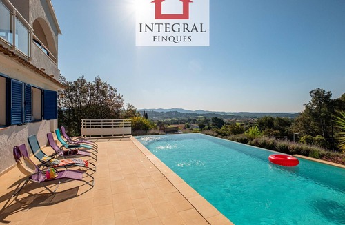 Vall-Llobrega Villa | Spacious Charming House in Vall-llobrega