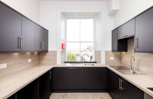 Bruntsfield Apartment | Spacious City-Centre Home with Garden Access
