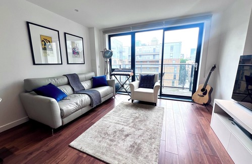 Lansbury Apartment | Spacious & Comfortable 2BR | Canary Wharf | Gym, Concierge & DLR/Elizabeth Line