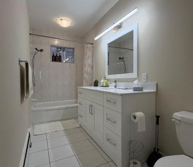 North York House | Spacious Cottage Style Home