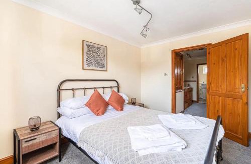 Ipswich Apartment | Spacious & Elegant 3BR Home Near Ipswich City Centre