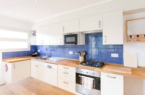 Calella de Palafrugell Apartment | Spacious 4BR apt, 150m to beach and restaurants & shops, fans, central heating