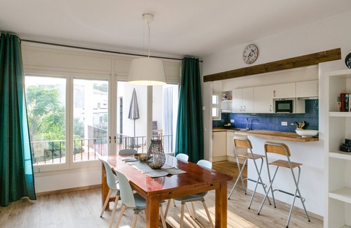 Calella de Palafrugell Apartment | Spacious 4BR apt, 150m to beach and restaurants & shops, fans, central heating