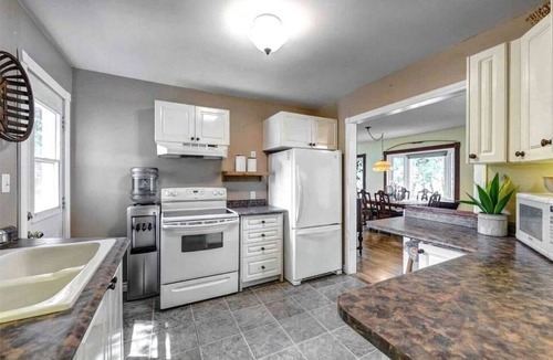 Pleasant Point Cottage | Spacious Family Cottage with Stunning Sunset Views on Sturgeon Lake, Near Bobcaygeon, Ontario