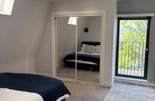 Corstorphine Apartment | Spacious Family Home in Edinburgh with Private Garden