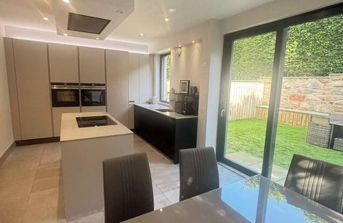 Corstorphine Apartment | Spacious Family Home in Edinburgh with Private Garden