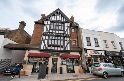 High Barnet Apartment | Spacious Flat Near to Barnet Hospital