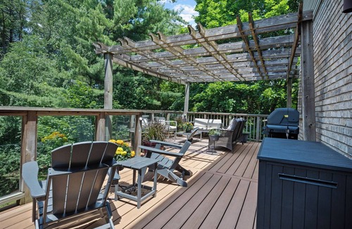 Thames Centre House | Spacious Forest Retreat w/Pool | Sleeps 16