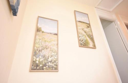Harlow House | Spacious Harlow House, Free Parking, Fast Wi-Fi, Sleeps 4 Ideal for Contractor & Relocation Stay