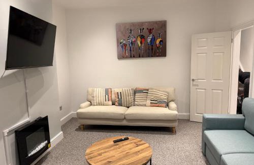Doncaster House | Spacious John York House & Parking