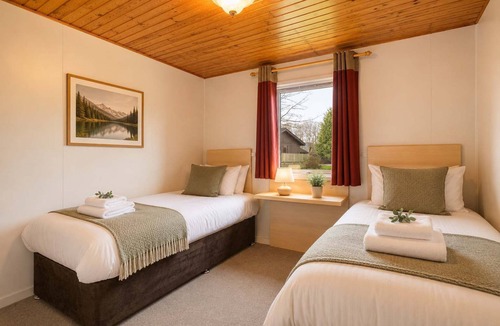 Kilmun Cabin | Spacious Lodge w/Sea Views - Hunters Quay - Garden
