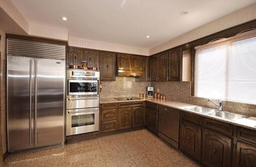 Humber Summit House | Spacious Lotus Room in A Stunning Chalet Style Home - YYZ