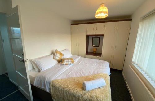 Doncaster House | Spacious Luxurious Serviced Accommodation 3