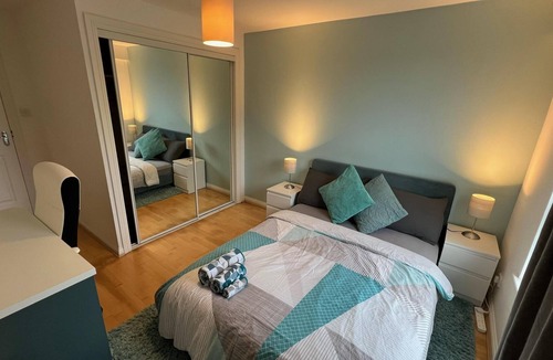 Tradeston Apartment | Spacious Modern 2BR Apartment Near City Center