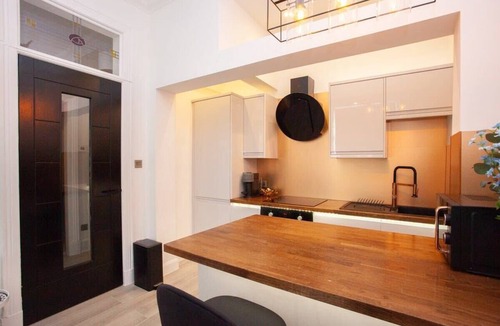 Partick Apartment | Spacious Modern Apartment in Glasgow West End