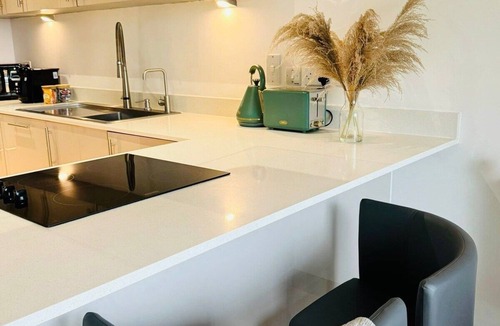 Maidstone Apartment | Spacious Modern Flat | Balcony, Free Parking | 3min City Centre