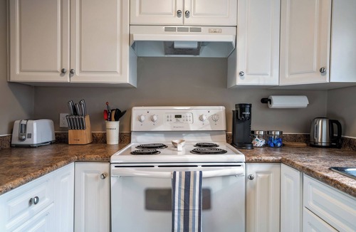 East Village Condo | Spacious Riverfront DT Condo: 3 Beds, AC, Heated Parking, Stampede & Saddledome