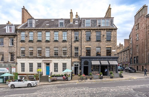 New Town House | Spacious Room on Frederick St - Room 6 (2nd floor)