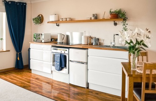 Gwithian Apartment | Spacious sea-view apt. w/hot tub & sauna overlooking St Ives Bay