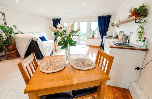 Gwithian Apartment | Spacious sea-view apt. w/hot tub & sauna overlooking St Ives Bay