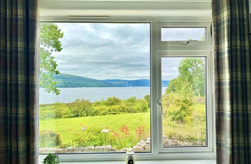 Inveraray Cottage | Spacious Sleeps 10 4 Bedroom Cottage in Inveraray, Fantastic Loch Views and Big Garden