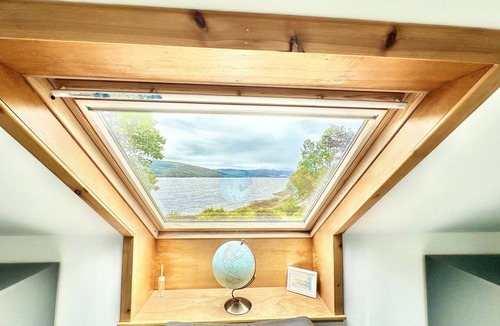 Inveraray Cottage | Spacious Sleeps 10 4 Bedroom Cottage in Inveraray, Fantastic Loch Views and Big Garden