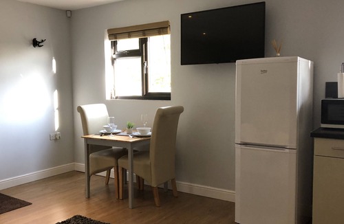 Bury St Edmunds Apartment | Spacious Studio Apartment