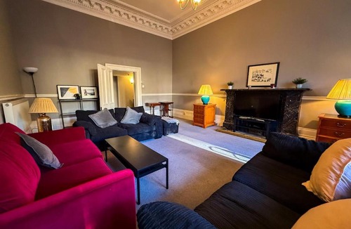 North West Apartment | Spacious Three Storey West End Home - 3 bedroom