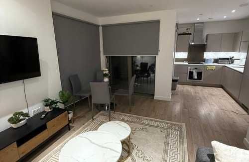 Newham Apartment | Spacious Two Bedroom Entire Flat at Gallions Reach
