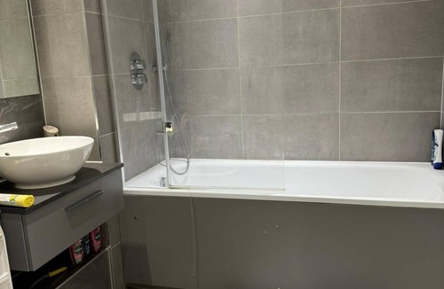 Newham Apartment | Spacious Two Bedroom Entire Flat at Gallions Reach