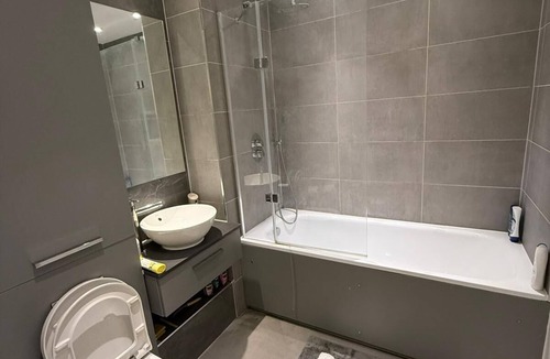 Newham Apartment | Spacious Two Bedroom Entire Flat at Gallions Reach