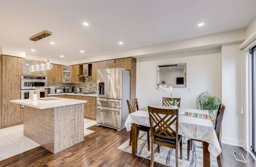 East Credit House | Spacious Upscale 4BR Detached Retreat with Parking