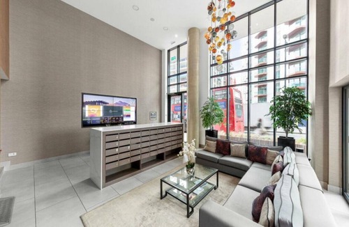 Woolwich Riverside Apartment | Spacious Woolwich Apartment with sea view