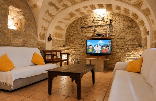 Mata Villa | Spectacular traditional Catalan villa with heated private pool 2km Banyoles lake