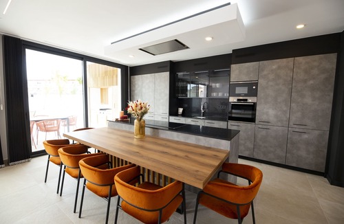 Empuriabrava Villa | Splendid contemporary villa in the city center 3 minutes walk from the beach