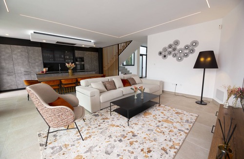 Empuriabrava Villa | Splendid contemporary villa in the city center 3 minutes walk from the beach