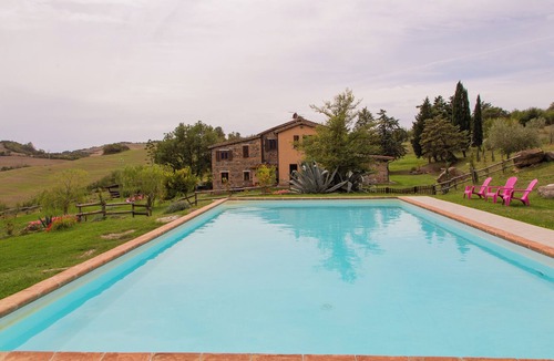 Radicofani House | Splendid farmhouse in Val d'Orcia with private swimming pool and sauna