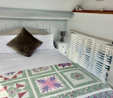 Long Melford Bed & Breakfast | St Catherines Cottage The Old Schoolhouse