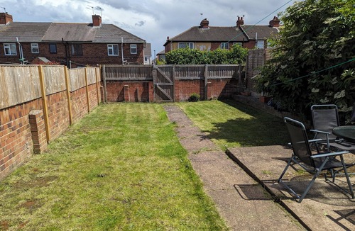Doncaster House | St Johns Hse-Contractors-Free Parking-Wifi-Kitchen-Dog Friendly-Mid-Term Stays