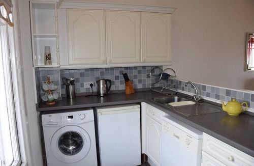 Rothesay Apartment | St Ninian's Bay Apartment sleeps 4 with sea views.