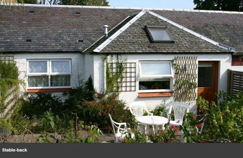 Ayr House | Stable cottage by the Sea and town of Ayr