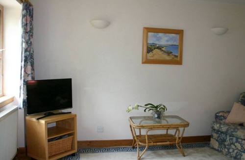 Ayr House | Stable cottage by the Sea and town of Ayr