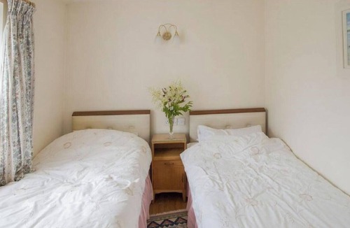 Ayr House | Stable cottage by the Sea and town of Ayr